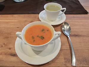 Suppe und Tee zum Heilfasten